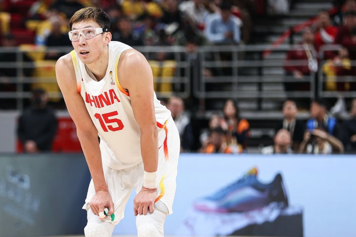 上一次亚运会夺冠是2018年！中国男篮16分逆转伊朗！周琦15+11